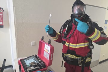 Atembeschwerden und Hautreizungen: Unbekannte Flüssigkeit löst Großeinsatz an Schule aus