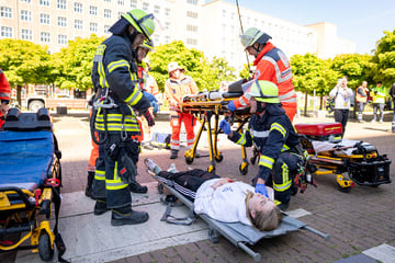Flugzeug kracht in Hochhaus, Chemie-Unfall, Verletzte: 800 Retter proben den Ernstfall