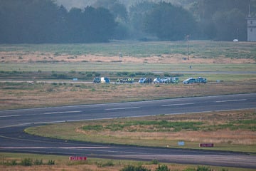 Anklage nach Flughafen-Klebe-Aktion erhoben: Diese Kosten könnten auf Aktivisten zukommen