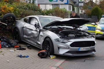 Vorfahrts-Crash in Chemnitz: Biker und Sozia schwerst verletzt