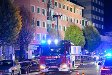 35 Menschen müssen vor Flammen fliehen: Brand endet für Mann tödlich
