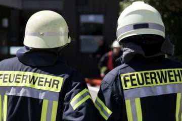 Alarm nach Feuer in Mehrfamilienhaus: 50 Bewohner müssen raus aus dem Gebäude