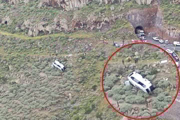 Tödliches Busunglück auf beliebter Urlaubsinsel: Bus stürzt Abhang hinab