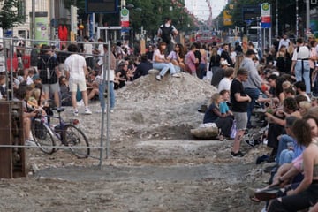 Leipzig: Mit Ordnungsamt und Polizei: Stadt geht gegen die Feiernden auf der Karli vor
