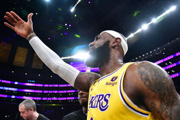 LeBron James makes NBA history with all-time points record!