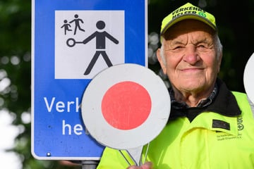 Dresden: Opa Werner (93) ist Deutschlands ältester Schülerlotse