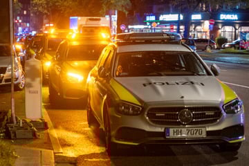 Handy-Verkauf eskaliert! Polizei rückt an und findet Waffe