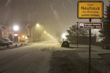 Wintereinbruch in Thüringen: Unfälle, bedeckte Straßen und stundenlanger Schneefall