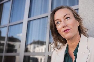 "Küssen nur, wenn die Kamera läuft": GZSZ-Gaststar Cosma Dujat über Vorbereitung auf intime Szenen