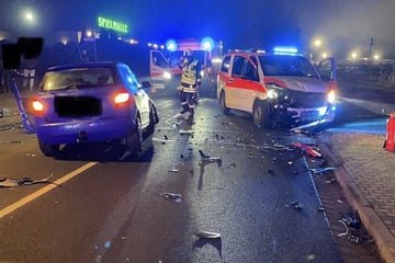 Trotz Blaulicht und Sirene: Seniorin kracht in Rettungswagen