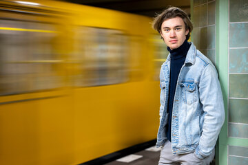 Bekannt aus Dresdner "Tatort": Alessandro Schuster über seine Teenie-Jahre vor der Kamera