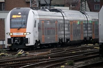Bahn-Betreiber stellt Betrieb ein! Extremwetter lässt Züge stillstehen