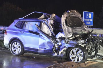 Unfall A9: VW schleudert umgebauten Militär-Wagen von der A9: 49-Jähriger stirbt
