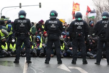 Nach Protesten zum AfD-Parteitag in Riesa: Ermittlungen wegen Angriff auf Polizisten