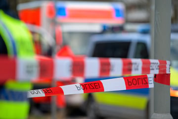Tödlicher Unfall auf Baustelle: Arbeiter wird von Brettern getroffen