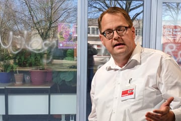 Leipzig: "Weg mit der roten Pest": Farbanschlag auf Büro von Leipziger Linke-Politiker Pellmann