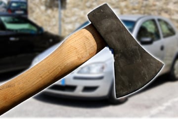 Frau schlägt Opel mit Axt kurz und klein: Der Grund ist kurios!