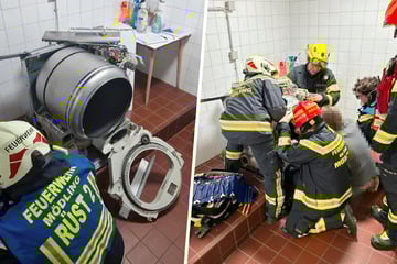 Jugendliche bleibt stecken: Feuerwehr schraubt Wäschetrockner auseinander