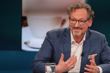 Eckart von Hirschhausen kritisiert ARD-Kollegen bei "hart aber fair"