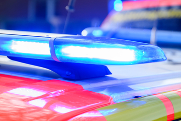 Linienbus kracht in Mehrfamilienhaus und bleibt stecken: Mehrere Verletzte