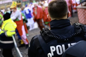 Weiberfastnacht in Köln: Mehrere Frauen auf mobilen Toiletten vergewaltigt und bedrängt