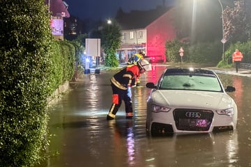 Überschwemmte Straßen durch Starkregen im Norden: DWD spricht weiter Warnung aus