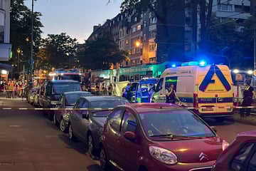 Trotz roter Ampel Schienen gekreuzt: Radler wird von Stadtbahn erfasst und tödlich verletzt