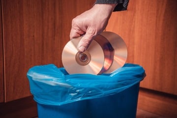 CDs entsorgen: Nachhaltig und korrekt CDs, DVDs und Blu-rays loswerden