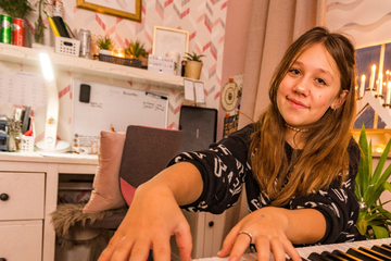 Dresden: Jolina (12) vor ihrem ersten großen Auftritt: Hausbesuch bei unserer Pfefferkuchen-Prinzessin