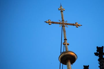 Köln: Einbrecher steigen in Kirche bei Köln ein - Polizei sucht Zeugen