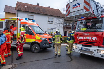 Feuer-Drama in Oberfranken: Helfer können Mann nur noch tot aus Flammen retten