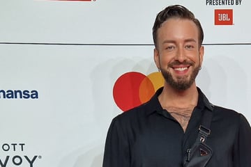 Starfriseur präsentiert Blitz-Frisuren für Mamas, äußert aber auch Kritik