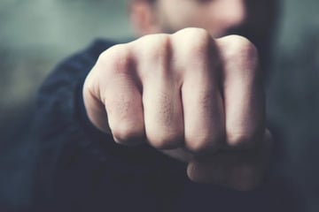 Jugendlicher versucht, Streit zu schlichten und landet im Krankenhaus