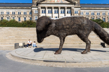Dresden: Kunst-Hund am Elbufer: Jetzt kläfft er