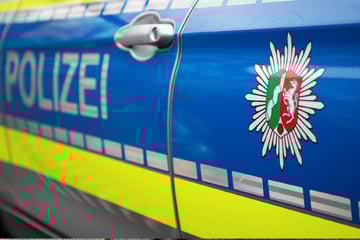 Anwohner findet leblosen Mann mitten auf der Straße - Polizei sucht Zeugen