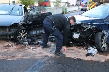 Frontalcrash in Chemnitz: Opel und Seat knallen zusammen