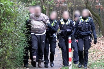 Hamburg: SEK im Einsatz: Mann droht, Polizisten mit Messer anzugreifen