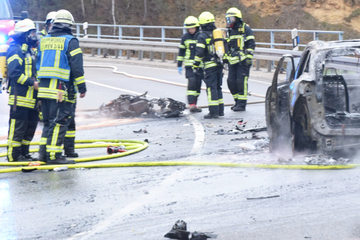 Flammenhölle! Benzintank platzt bei Horror-Unfall: Biker (24) rast in Gegenverkehr und stirbt