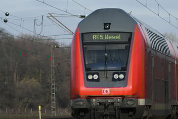 Kripo ermittelt: Durchtrennte Kabel legen wichtige Bahnstrecke in NRW lahm
