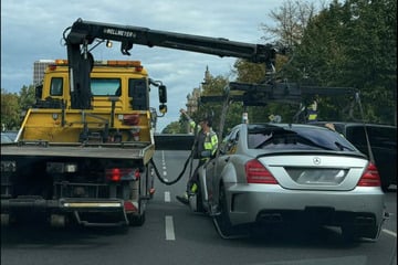 Mercedes nach Rotlichtverstoß gestoppt - dann machen Polizisten brisanten Fund