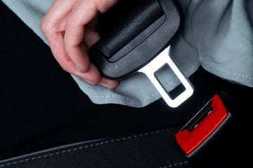 Autofahrer schwer im Gesicht verletzt - weil er nicht angeschnallt war