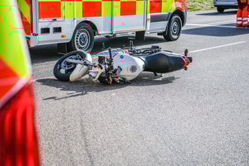 Lkw-Fahrer übersieht wegen Sonne rote Ampel: 19-jähriger Biker stirbt