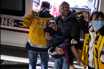 Mindestens sechs Tote und fast 300 Verletzte: Erneute Erdbeben erschüttern die Türkei