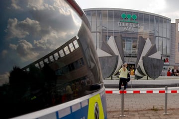 Messer-Streit in Erfurt: Polizei räumt Einkaufszentrum, 27-Jähriger verletzt