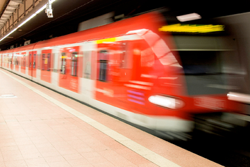 Jugendliche beschießen Mann in Stuttgarter S-Bahn mit Softair-Waffe