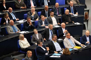 Nicht einmal seine Partei stimmte dagegen: Razzia bei AfD-Mann wegen Betrugs und Veruntreuung