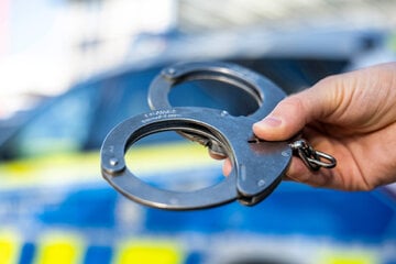 Mann (†42) leblos in seiner Wohnung entdeckt: Erste Spur führt zu einer Frau