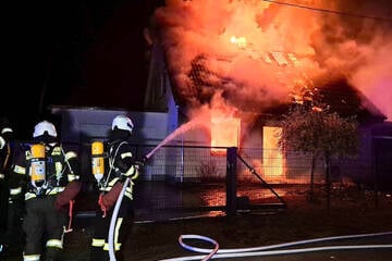 Schrecklicher Fund: Feuerwehr entdeckt Leiche bei Brand in Michendorf