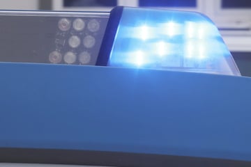 Stuttgart: Mann fährt durch Rettungsgasse, baut Unfälle und schlägt Sanitäterin