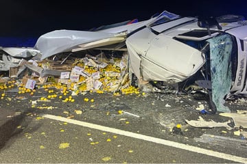 Unfall A7: Schwerer Lkw-Unfall auf der A7: Zitronen verteilen sich über die Fahrbahnen